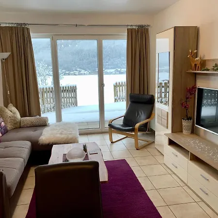 Almlodge فلاخاو